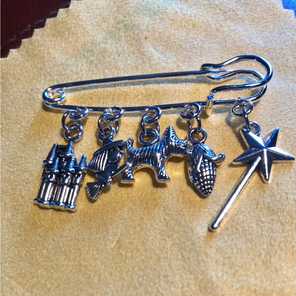 NWT, Handmade by A Charmed Life. Who doesn’t like the Wizard of Oz?!?